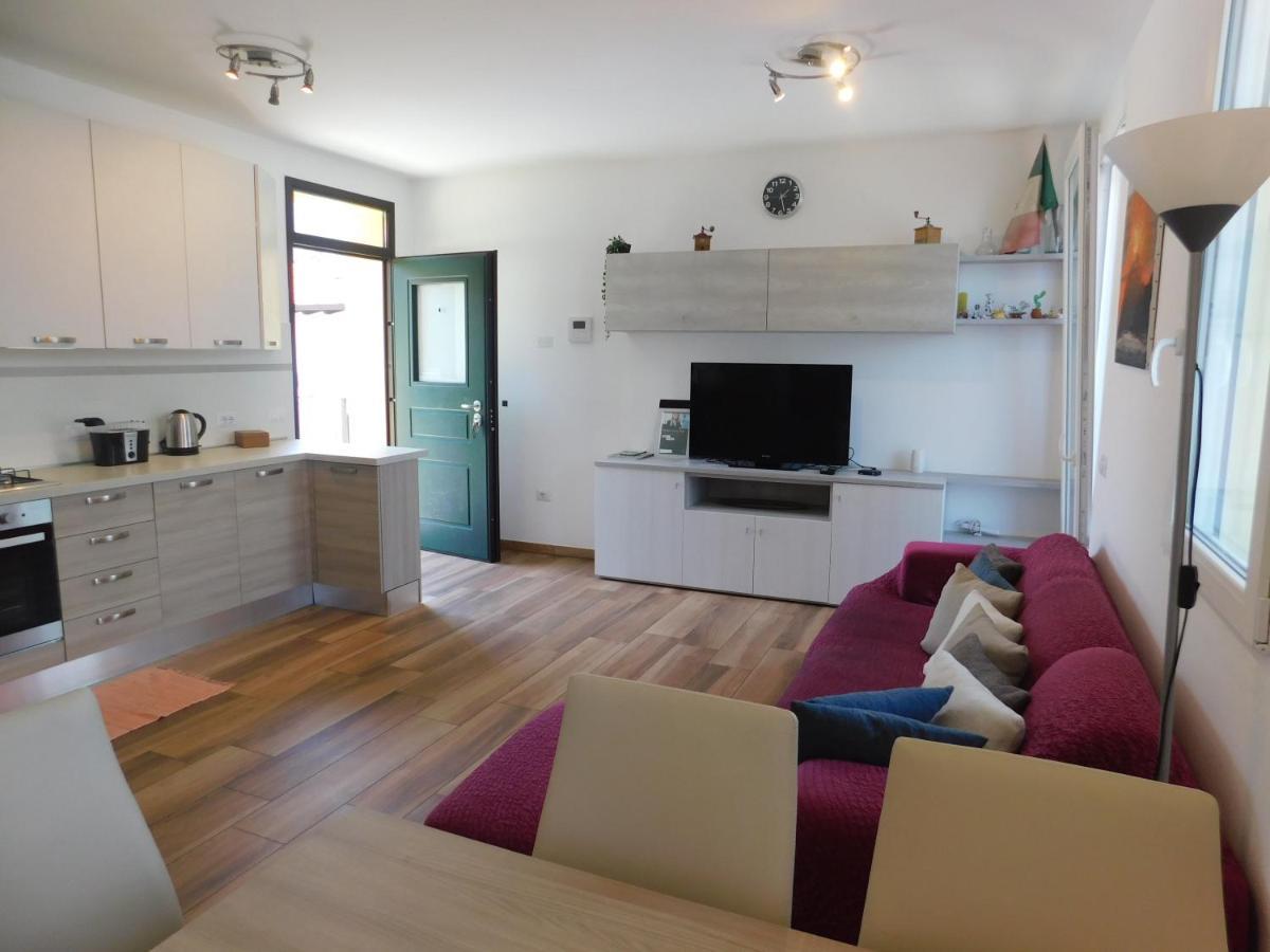 Haus Am See Villa Porto Valtravaglia Eksteriør bilde